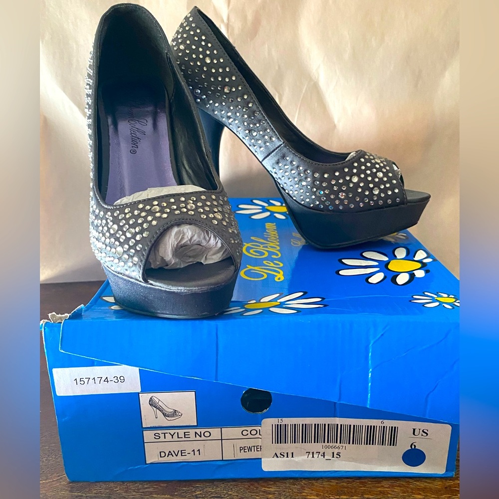 DE BLOSSOM COLLECTION STUDDED PLATFORM HEELS